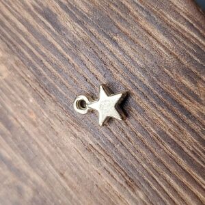 Vermeil shooting star charm‎